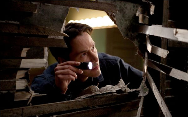 Trailering: Keanu Reeves Bank-Robbing Rom Com “Henry’s Crime” (photo)