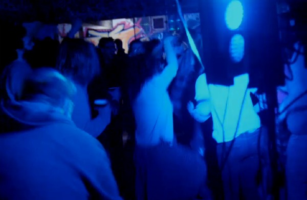 Dan Deacon Plays “Young, Broke & Beautiful” (photo)