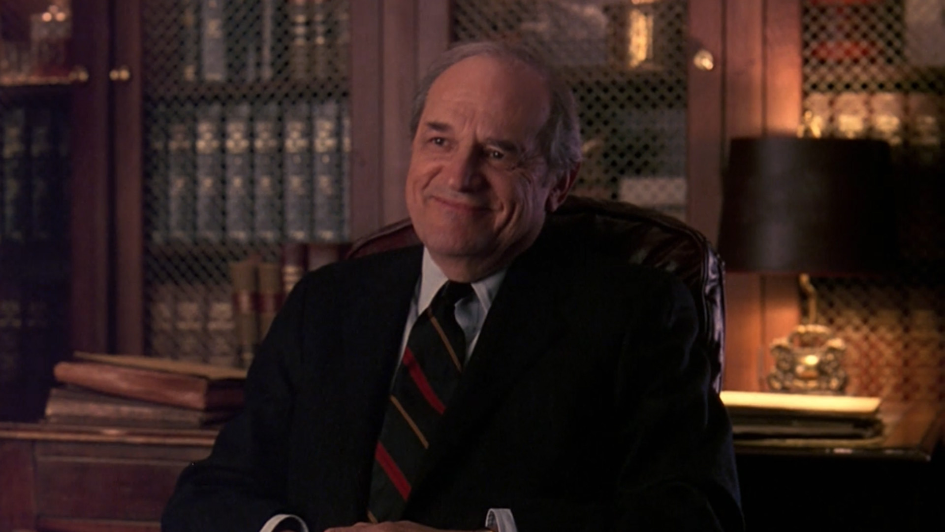 Steven hill. Стивен Хилл закон и порядок. «Закон и порядок Эд Грин. Law & order (1990) кого играл Себастьяна.